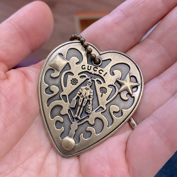 Gorgeous Gucci Vintage Embossed Brass Heart Pendant Charm - Picture 5 of 5